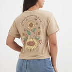 Remera Otherside Girasol “Embrace Change & Bloom” – Diseño Natural y Cómodo | REVÉ